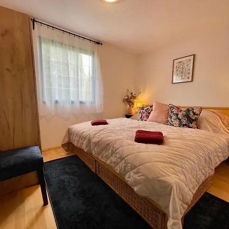 Csipkebogyo Nyaralohaz -