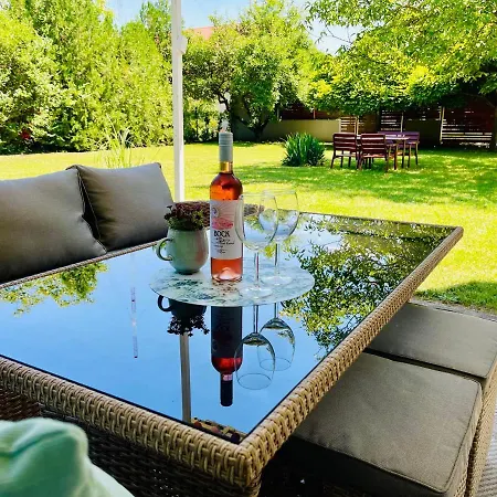 Holiday home Csipkebogyo Nyaralohaz - Siofok